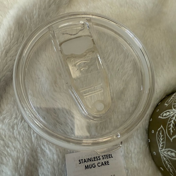 New Vera Bradley Gold and White and Gold Floral Large Tumbler - Picture 9 of 11